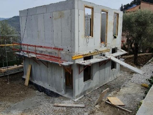 Construction d'une maison  individuelle en béton armé avec ITE